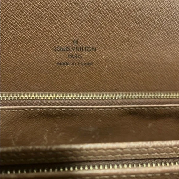 She’s Turning 30! Vintage 1996 Louis Vuitton Courcelles Monogram Crossbody Bag - Picture 9 of 11